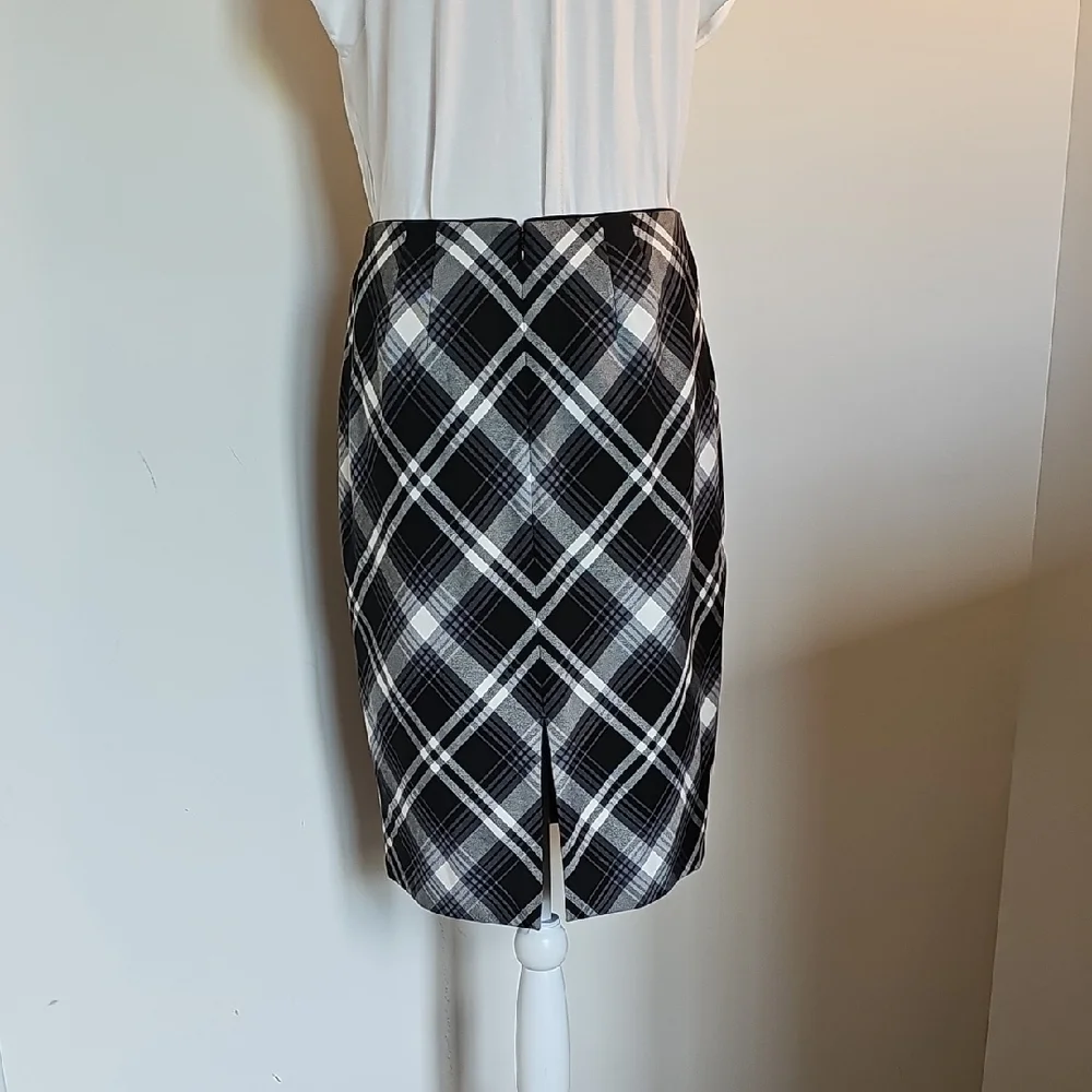 White House Black Market Black and White Plaid Pencil Skirt
